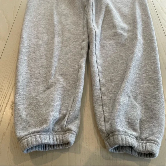 Skims Cotton Fleece Classic Jogger Sweatpants (Heather Grey) - Size S - Picture 4 of 8